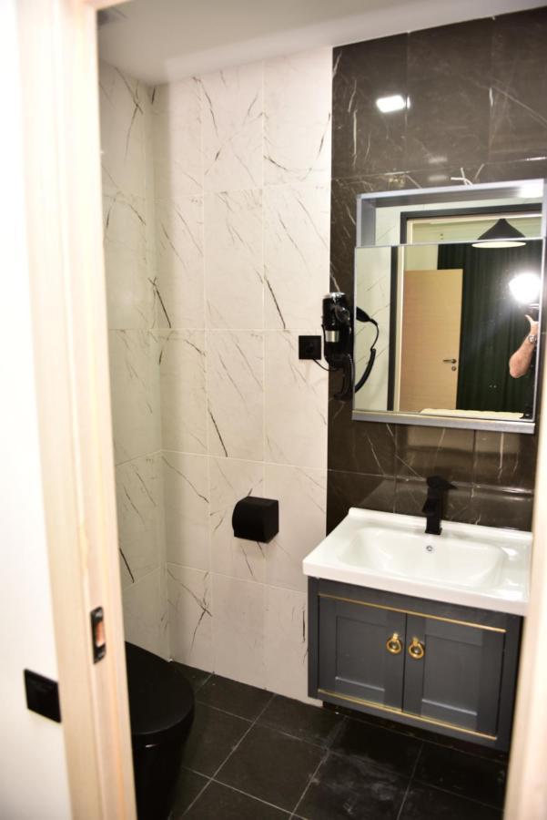 La Casa Hotel Yerevan Bagian luar foto