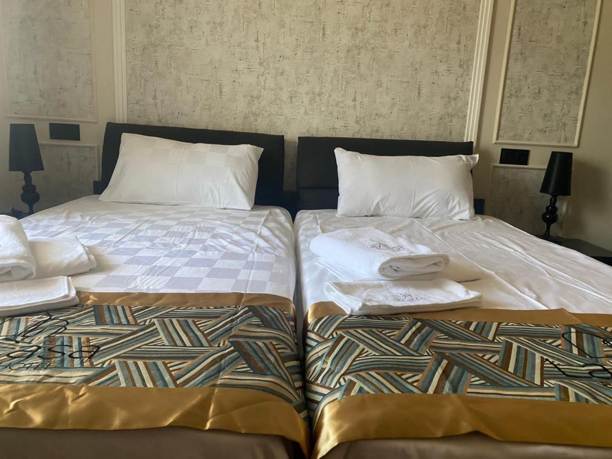 La Casa Hotel Yerevan Bagian luar foto